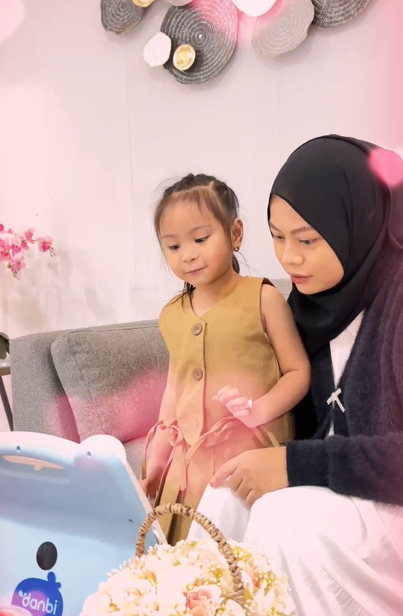 Dengan satu Wink, Kekhawatiran Belajar Anak Pun Teratasi