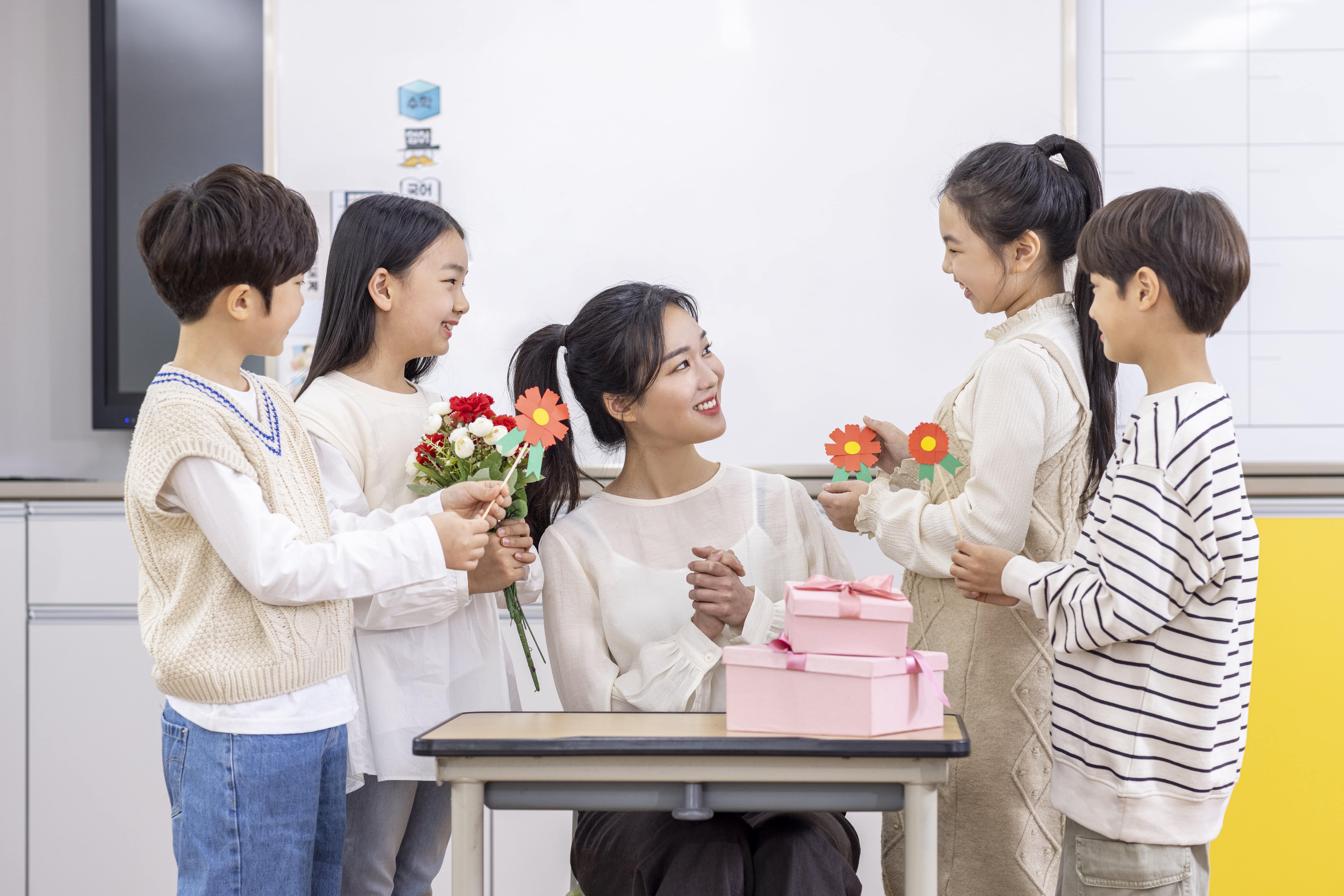 Hari Guru dan Masa Depan Pendidikan Anak Usia Dini: Peran Teknologi yang Positif