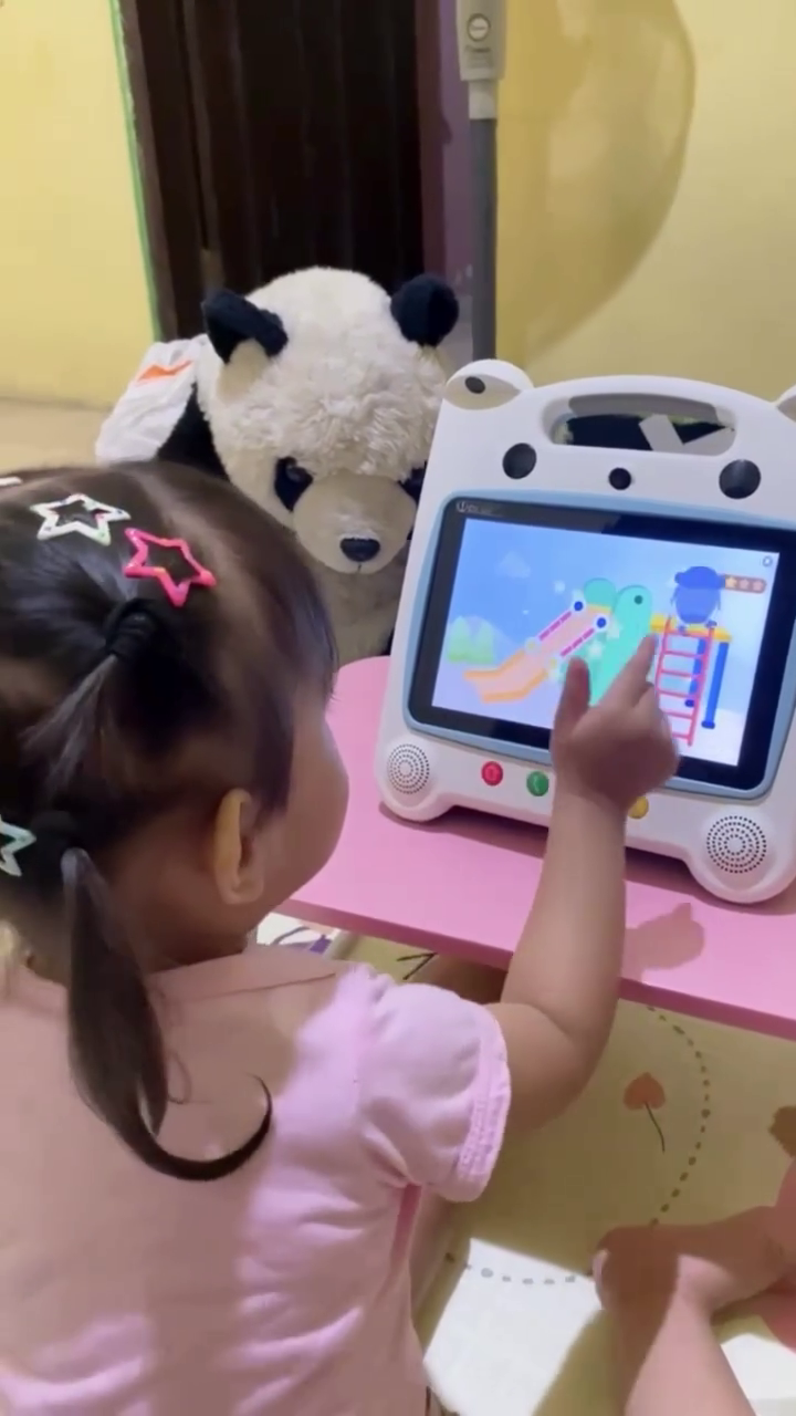 Anak belajar seru bersama Wink.