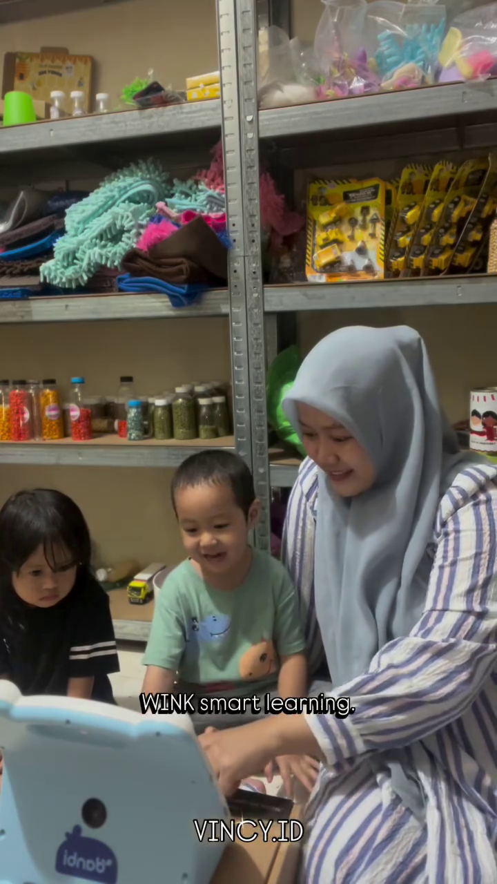 Belajar dengan Wink bikin anak happy.