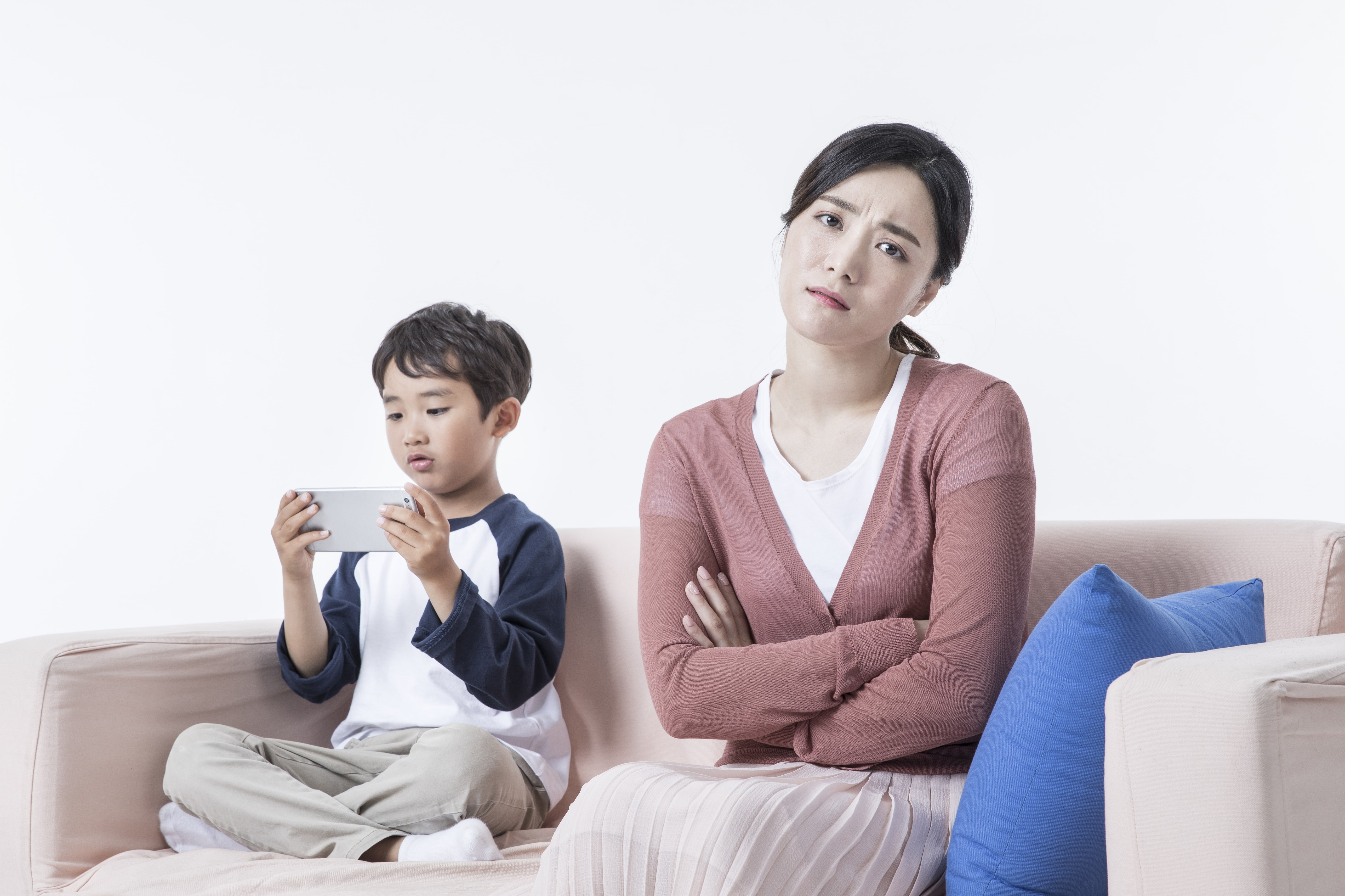 Screen time anak berlebihan.