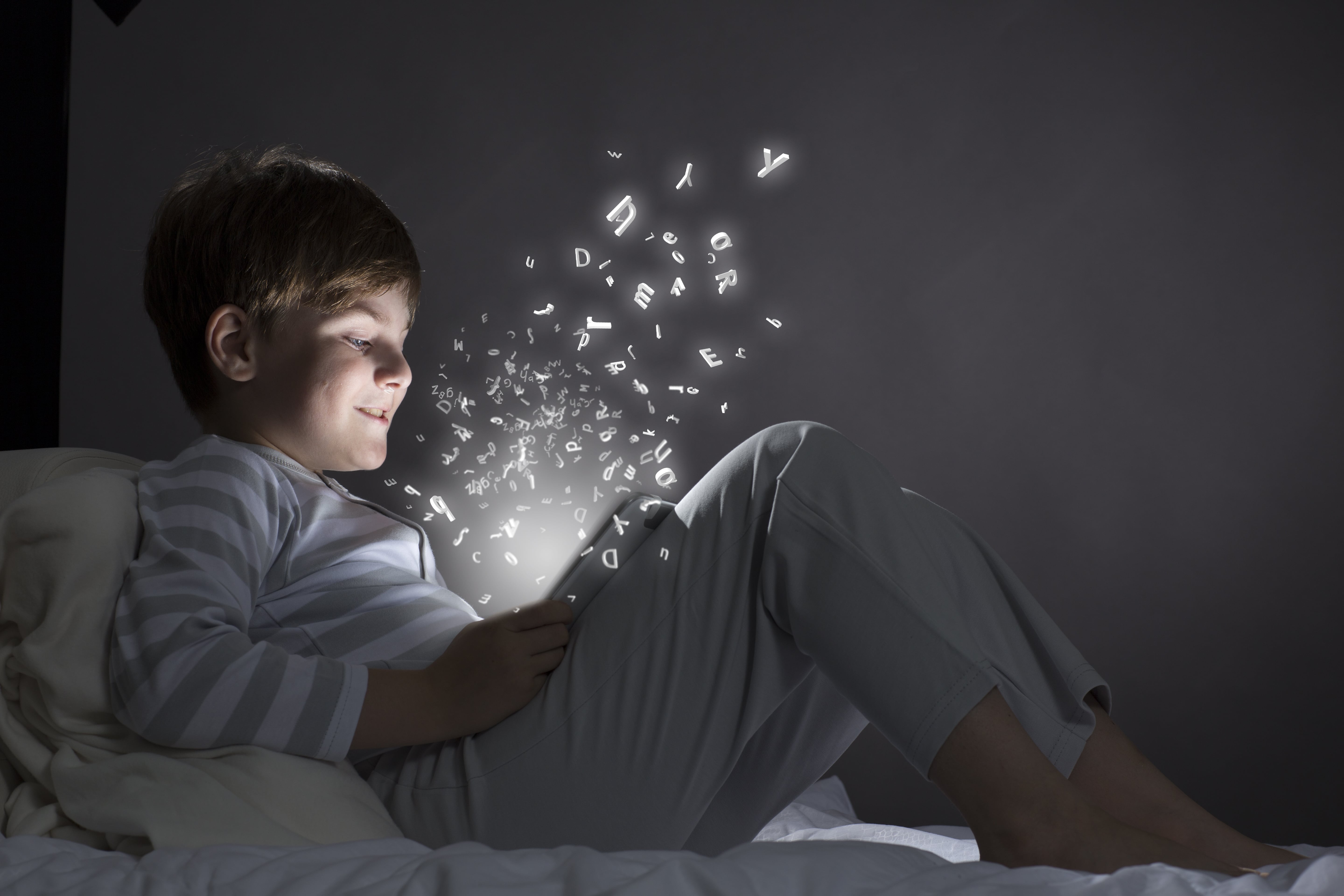 Anak belajar membaca