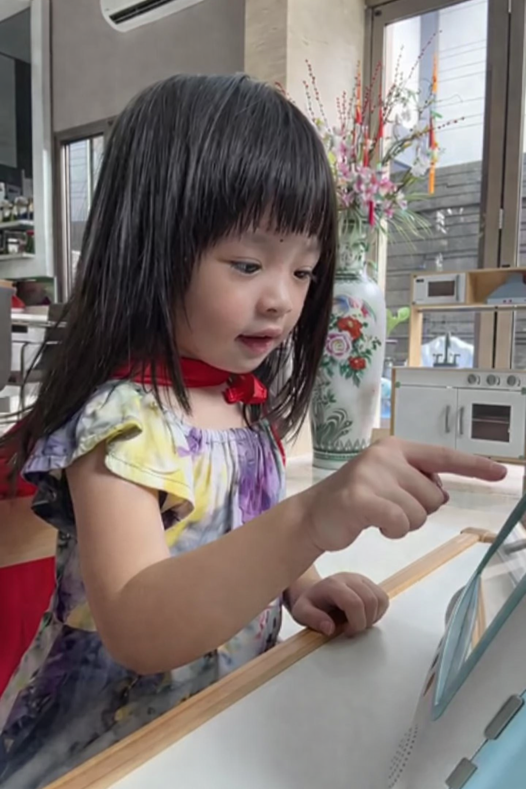 Anak 2 tahun belajar dengan Wink.