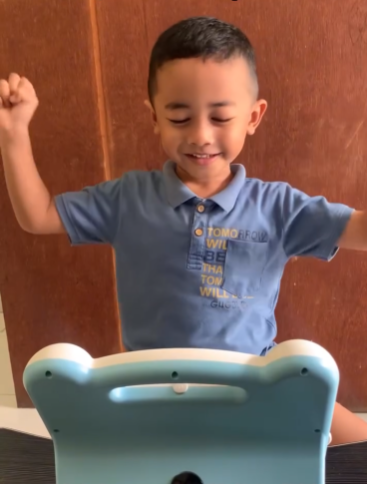 anak belajar sambil bergerak dengan wink 